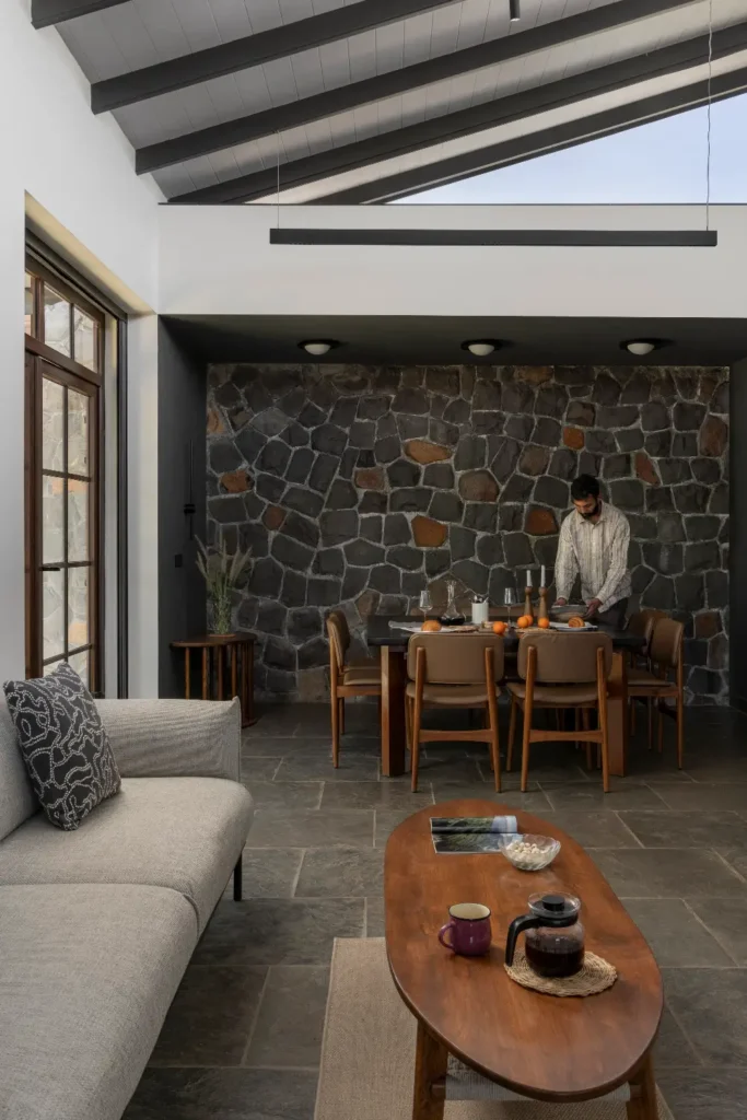 06 – Dining space
