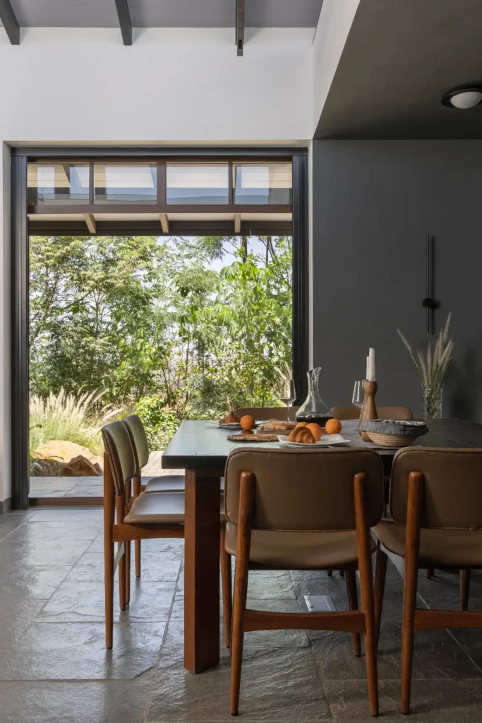 08- Dining space